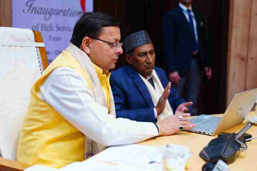 मुख्यमंत्री पुष्कर सिंह धामी ने हल्द्वानी से मुनस्यारी, पिथौरागढ़, चम्पावत के लिए हेली सेवा का किया शुभारम्भ