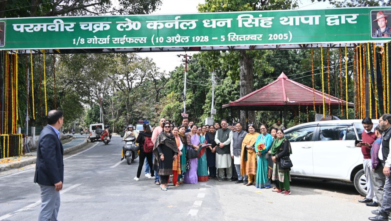 सैनिक कल्याण मंत्री गणेश जोशी ने हंस फाउंडेशन के सहयोग से निर्मित परमवीर चक्र ले0 कर्नल धन सिंह थापा द्वार का किया लोकार्पण