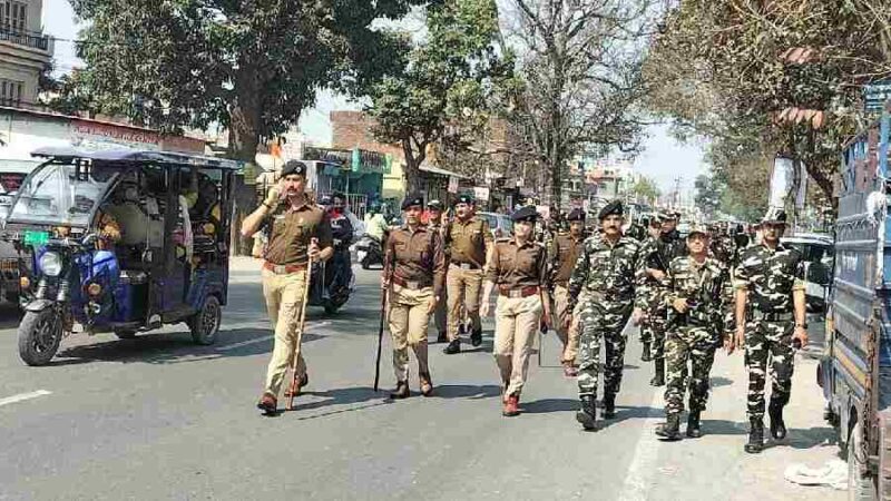 आगामी लोकसभा निर्वाचन के दृष्टिगत दून पुलिस द्वारा अर्द्धसैनिक बलों के साथ किया फ्लैग मार्च