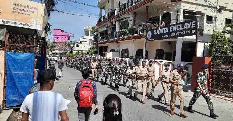 आगामी लोक सभा चुनाव के दृष्टिगत दून पुलिस द्वारा अर्द्धसैनिक बलों के साथ किया फ्लैग मार्च, निर्भीक व निष्पक्ष होकर मतदान करने की लोगो से की अपील