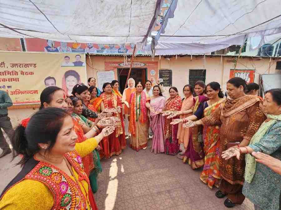 चैत्र नवरात्रि के पावन पर्व पर भाजपा महिला मोर्चा ने कमल मेहंदी की अभियान की शुरुआत की, 17 अप्रैल तक कन्या पूजन, कीर्तन भजन का भाजपा महिला मोर्चा करेगी आयोजन