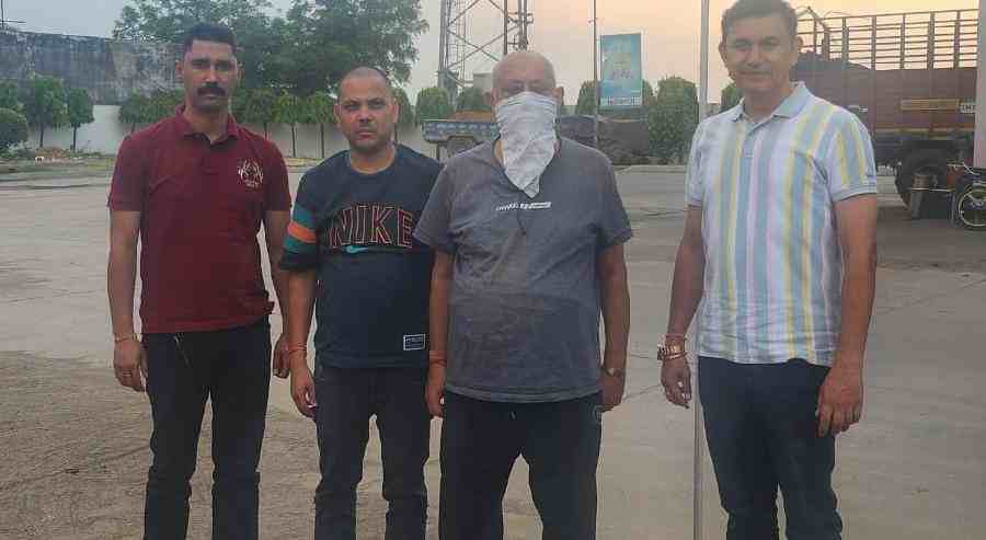 पलटन बाजार में गारमेंट्स की दुकान में आग लगाने वाले अभियुक्त को दून पुलिस ने किया गिरफ्तार