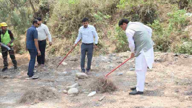 मुख्यमंत्री ने रुद्रप्रयाग में चारधाम यात्रा की व्यवस्थाओं के संबंध में जिला स्तरीय अधिकारी एवं नोडल अधिकारियों के साथ की समीक्षा, चारधाम यात्रा पर आ रहे श्रद्धालुओं के साथ हो अतिथि देवो भव का व्यवहार–सीएम 