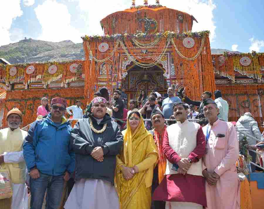 पर्यटन, धर्मस्व मंत्री महाराज पहुंचे बद्री-केदार, पूजा-अर्चना के बाद निर्माण एवं पुनर्निर्माण कार्यों का लिया ब्यौरा