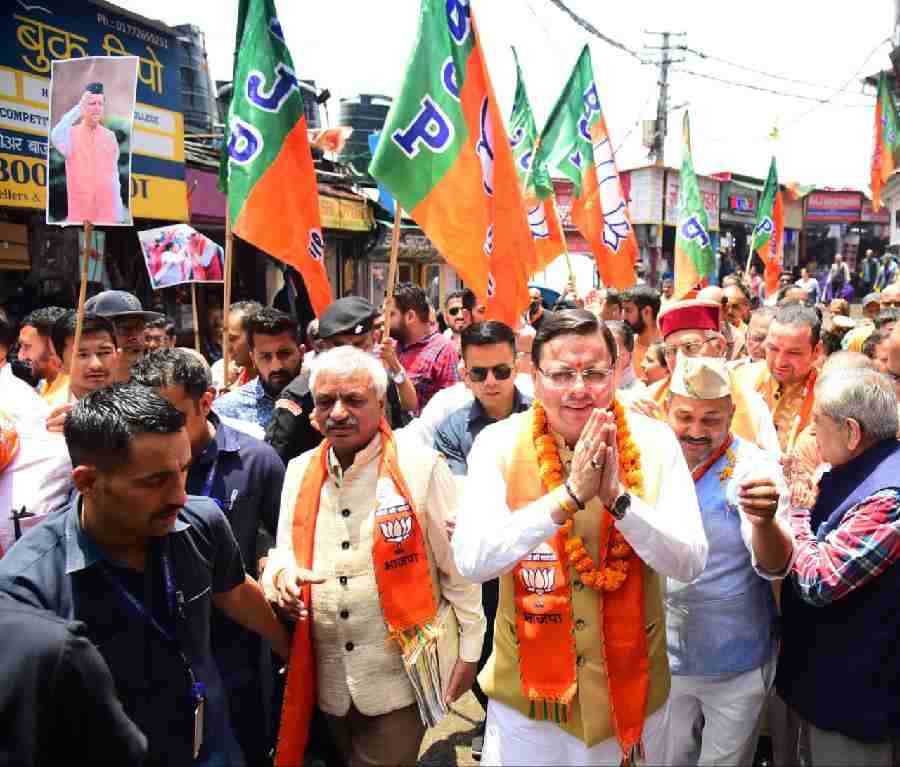 मुख्यमंत्री धामी ने संसदीय क्षेत्र शिमला से भाजपा प्रत्याशी सुरेश कश्यप के पक्ष में आयोजित विजय संकल्प यात्रा में किया प्रतिभाग