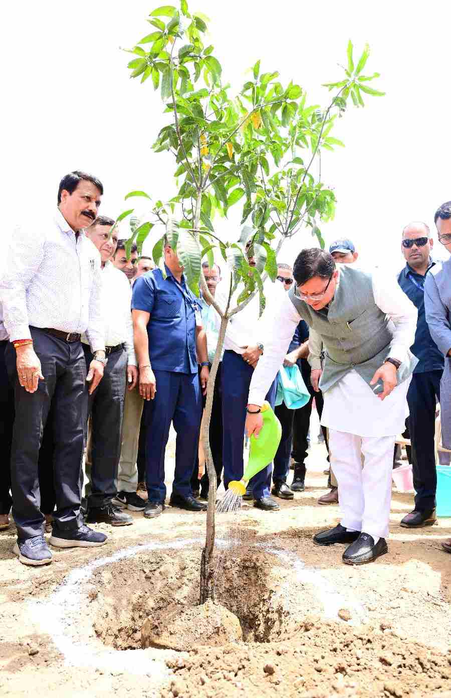 विश्व पर्यावरण दिवस के अवसर पर सिटी पार्क में आयोजित वृक्षारोपण कार्यक्रम में सीएम धामी ने किया प्रतिभाग