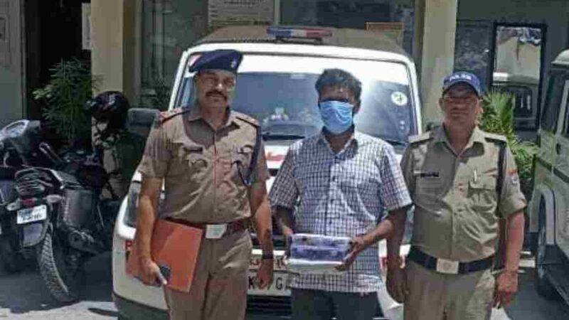 अलग- अलग थाना क्षेत्रों में हुई चोरी की 3 घटनाओं का दून पुलिस ने किया खुलासा, उत्तर प्रदेश का शातिर चोर आया दून पुलिस की गिरफ्त में, नशे की लत तथा महंगे शौकों ने बनाया अपराधी