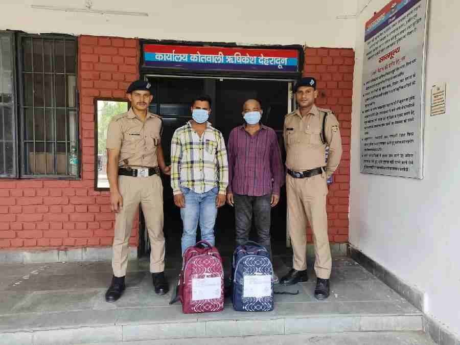 मादक पदार्थो की तस्करी में लिप्त दो अभियुक्तों को दून पुलिस ने किया गिरफ्तार, अभियुक्त के कब्जे से भारी मात्रा में मादक पदार्थ गांजा हुआ बरामद