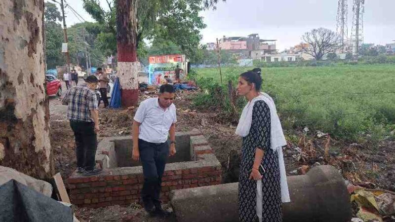 जिलाधिकारी श्रीमती सोनिका ने प्रिंस चौक से सहारनपुर चौक, पथरीबाग चौक, कारगी चौक से आईएसबीटी तक का किया निरीक्षण