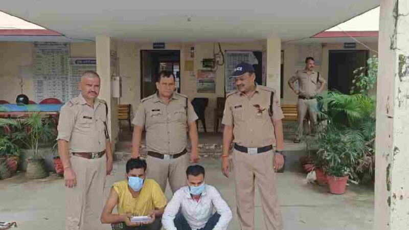 बन्द घर मे हुई लाखो रुपये की ज्वैलरी व नगदी चोरी की घटना का दून पुलिस ने किया खुलासा, घटना को अंजाम देने वाले गैंगस्टर सहित 2 अभियुक्तों को दून पुलिस ने किया गिरफ्तार, अभियुक्तों के कब्जे से 5 लाख रुपये मूल्य की ज्वैलरी व नगदी हुई बरामद