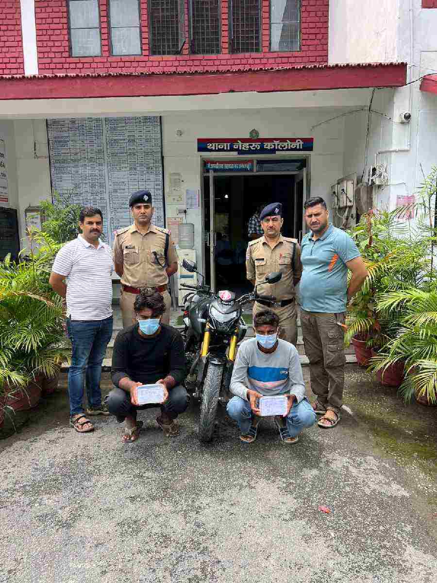 चेन स्नैचिंग की 3 घटनाओ का दून पुलिस ने किया खुलासा, 2 लूटेरों को पुलिस ने किया गिरफ्तार, कावड़ियों के भेष में देते थे चेन लूट की घटनाओ को अजांम