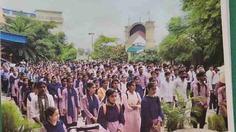 चमनलाल महाविद्यालय के प्रांगण में मेंटरशिप कार्यक्रम का आयोजन, शिक्षकों ने अपने छात्र-छात्राओं को मेंटरशिप के विषय में दी जानकारी