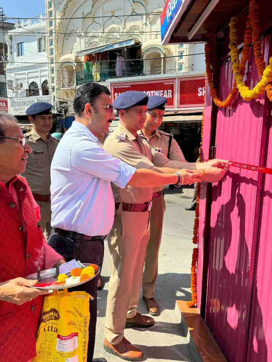 महिला सुरक्षा की दिशा में दून पुलिस ने बढ़ाया एक और कदम*  *पलटन बाजार में स्थापित किया गया पिंक पुलिस बूथ