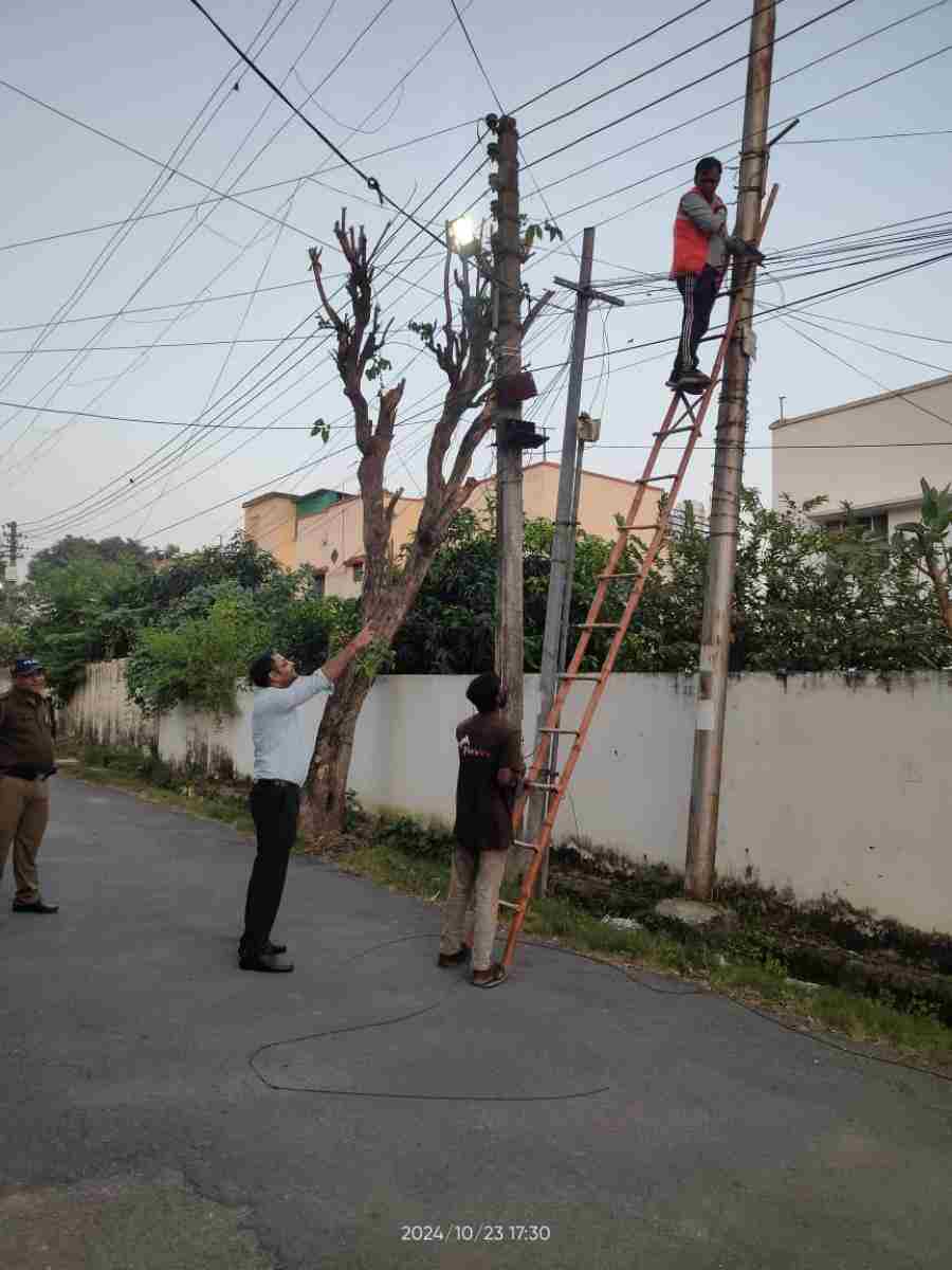 स्ट्रीट लाईटों की मरम्मत एवं नई स्ट्रीट लाईट लगाने का कार्य अभियान की तरह कर रहा है नगर निगम–नगर आयुक्त