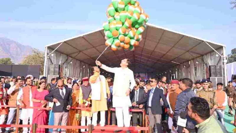 मुख्यमंत्री धामी ने श्रीनगर स्थित आवास विकास मैदान में आयोजित सात दिवसीय बैकुण्ठ चतुर्दशी मेला एवं विकास प्रदर्शनी- 2024 का द्वीप प्रज्वलित पर किया शुभारंभ