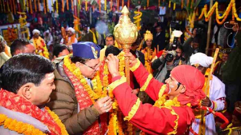 मुख्यमंत्री ने ओंकारेश्वर मंदिर, ऊखीमठ में पूजा अर्चना कर की प्रदेश की खुशहाली की कामना