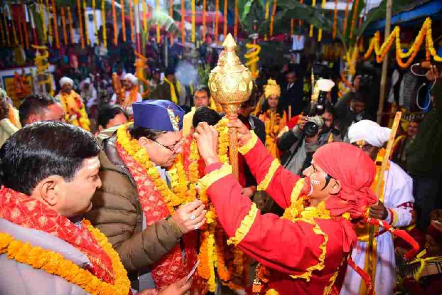 मुख्यमंत्री ने ओंकारेश्वर मंदिर, ऊखीमठ में पूजा अर्चना कर की प्रदेश की खुशहाली की कामना