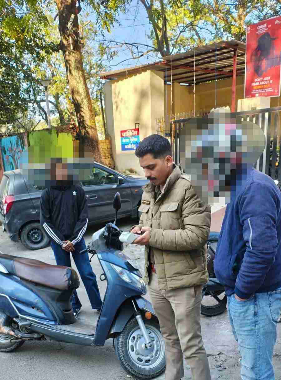 यातायात नियमों के उल्लंघन करने वालो पर दून पुलिस की कार्यवाही जारी, 256 युवाओं के विरुद्ध की गई चालानी कार्यवाही