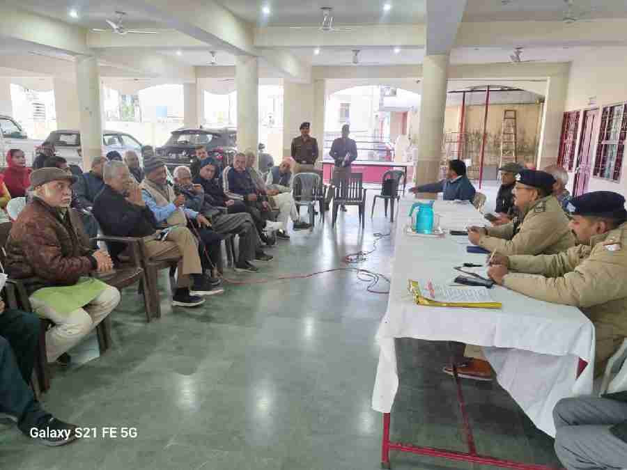 दून पुलिस ने सीनियर सिटीजन्स से मुलाकात कर जाना उनका हाल, दिलाया हर सम्भव सहायता का भरोसा