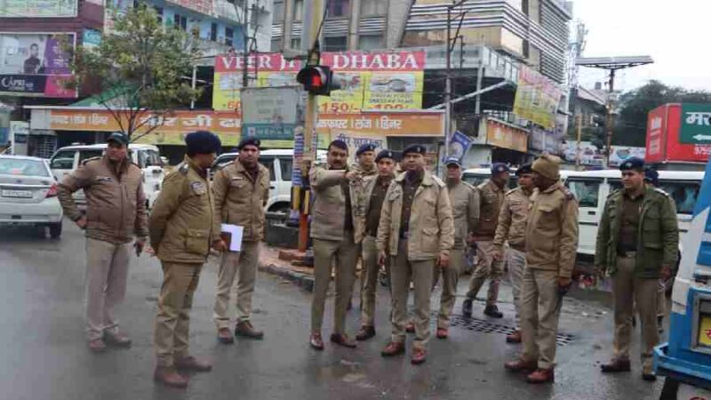 पर्यटको की सुविधा के लिये डायवर्जन प्वाइन्टस पर यातायात व्यवस्था का जायजा लेने एसएसपी अजय सिंह पहुंचे ग्राउड जीरो पर