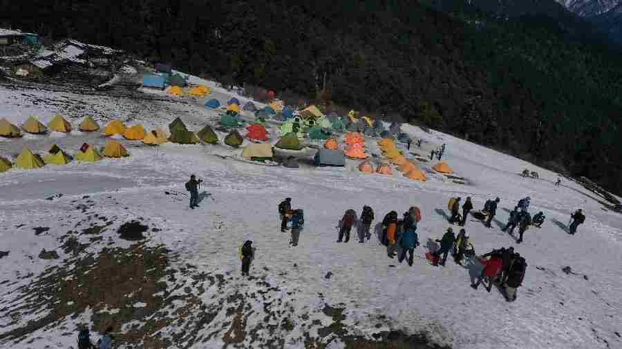 जिले के पर्यटन स्थलों पर नये साल का जश्न मनाने के लिए बड़ी संख्या में पर्यटकों का हुआ आगमन