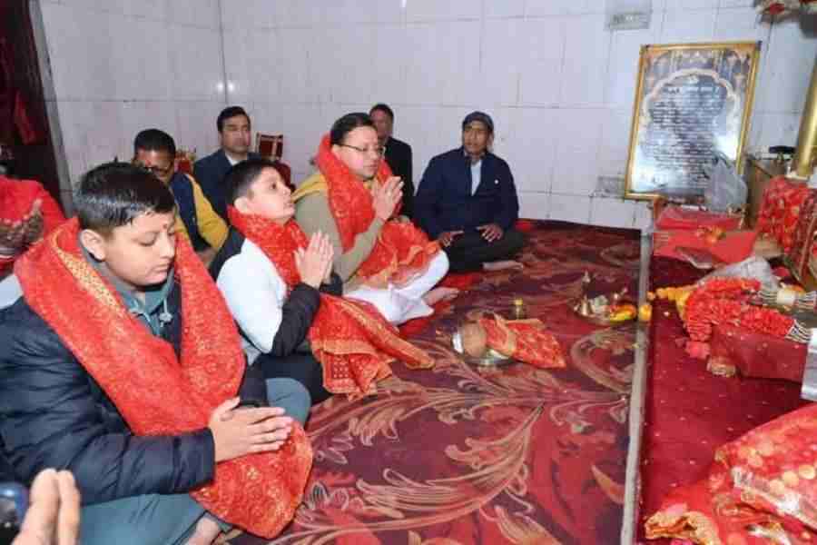 मुख्यमंत्री धामी ने सिद्धपीठ माँ सुरकण्डा मन्दिर, पूजा अर्चना कर प्रदेश की खुशहाली और समृद्धि की कामना की