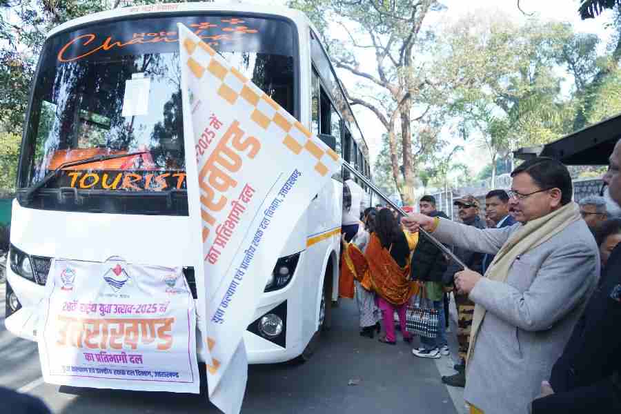 मुख्यमंत्री धामी ने 28 वें राष्ट्रीय युवा उत्सव में प्रतिभाग करने जा रहे 72 प्रतिभागियों को किया फ्लैग ऑफ