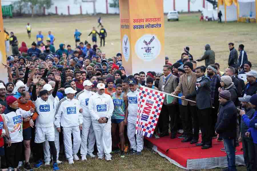 “स्वस्थ मतदाता-स्वस्थ लोकतंत्र” की थीम पर किया गया 10 किमी दौड़ का आयोजन, सेना,आईटीबीपी,पुलिस समेत 1 हज़ार से अधिक प्रतिभागियों ने किया दौड़ में प्रतिभाग