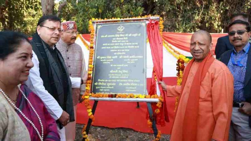 उत्तर प्रदेश के मुख्यमंत्री योगी एवं उत्तराखंड के मुख्यमंत्री धामी ने पौड़ी जिले के यमकेश्वर विकासखंड के अंतर्गत राजकीय प्राथमिक विद्यालय ठांगर का नव निर्माण, सौंदर्यीकरण कार्य एंव ग्राम पंचुर बारात घर का किया लोकार्पण