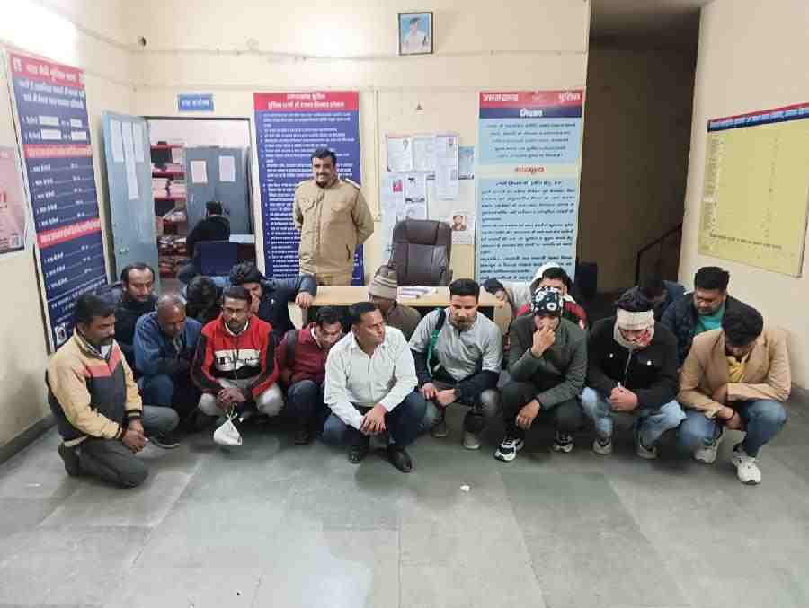 शराबियों की बारात लेकर दून पुलिस फिर पहुँची थाने