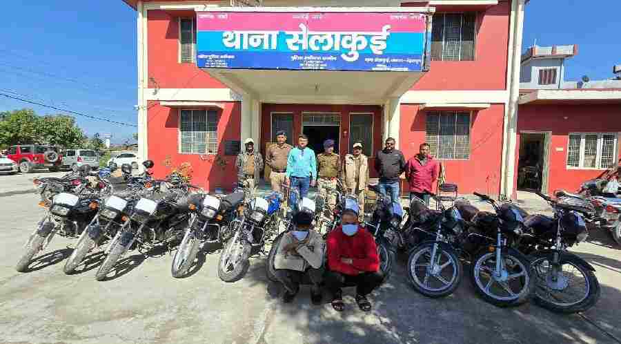 पश्चिमी उत्तर प्रदेश तथा हिमांचल प्रदेश का अंतरराज्यीय वाहन चोर गिरोह आया दून पुलिस की गिरफ्त में, 4 अभियुक्तों के कब्जे से चोरी के 22 दो पहिया वाहन बरामद