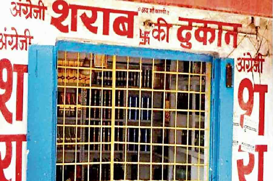 शराब की दुकानों पर आबकारी विभाग सख्त, जिन दुकानों का हो रहा है जनविरोध उन्हें किया जाएगा पूर्ण बंद, आदेश जारी