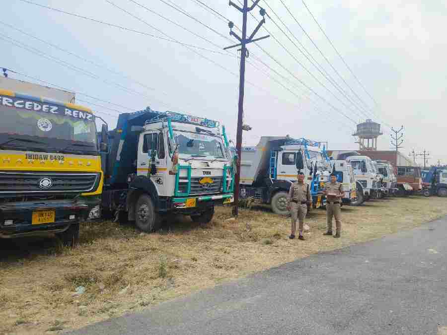 अवैध खनन/ओवर लोडिंग के विरूद्व दून पुलिस की बडी कार्रवाई, अवैध खनन/ ओवर लोडिंग/ड्रंक एण्ड ड्राइव तथा यातायात नियमों का उल्लंघन करने पर 118 वाहनों को पुलिस ने किया सीज