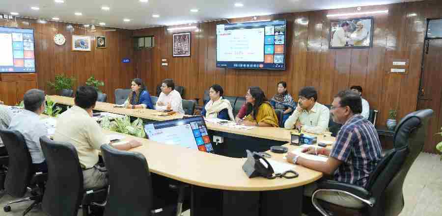 मुख्य सचिव ने ली मंडल रेल प्रबंधक मुरादाबाद एवं इज्जतनगर के साथ बैठक, ऋषिकेश-कर्णप्रयाग रेल लाइन का कार्य निर्धारित समय पर हो पूराः मुख्य सचिव