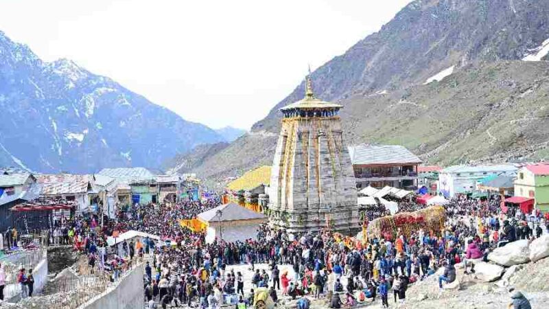 केदारनाथ में लगा बाबा के भक्तों का तांता, दो दिनों में ही श्रद्धालुओं का आंकड़ा पहुंचा 55 हजार के पार, दूसरे दिन पहुंचे 25 हजार से अधिक श्रद्धालु, धामी सरकार के बेहतर यात्रा प्रबंधन की हुई तारीफ