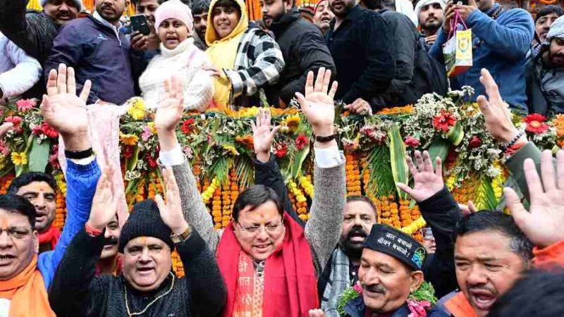 विधि विधान के साथ सुबह 6 बजे वैदिक मंत्रोच्चार के साथ ग्रीष्मकाल के लिए खुले श्री बद्रीनाथ धाम के कपाट