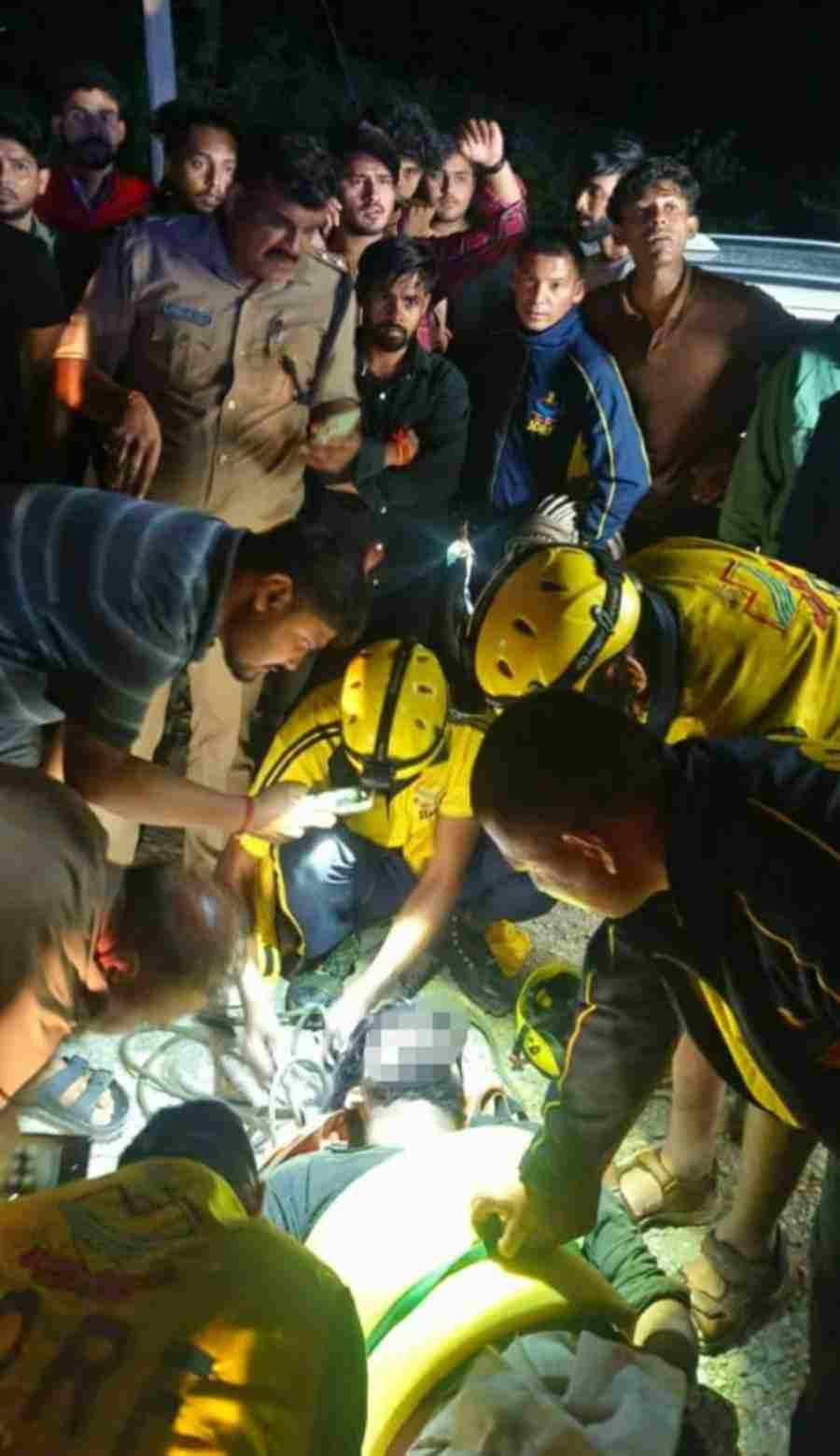 खाई में गिरे छात्र के लिए देवदूत बनी दून पुलिस, आत्महत्या के लिए बिधोली स्थित सुसाइड पॉइंट से खाई में कूदे छात्र की बचाई जान