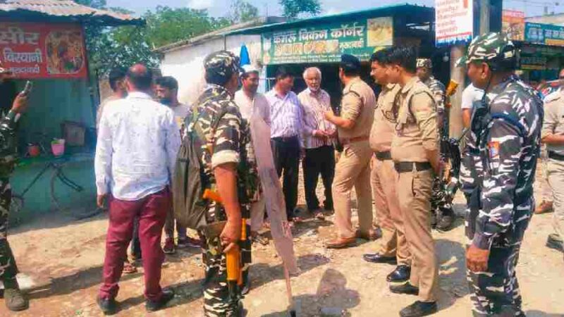 पाकिस्तान में भारतीय सेना द्वारा आतंकियों के विरुद्ध कार्यवाही हेतु चलाए गए ऑपरेशन सिंदूर के बाद दून पुलिस हाई अलर्ट पर, तड़के सुबह से ही जनपद के नगर तथा देहात क्षेत्र में संधिक्तो की तलाश हेतु वृहद स्तर पर चलाया जा रहा सत्यापन अभियान