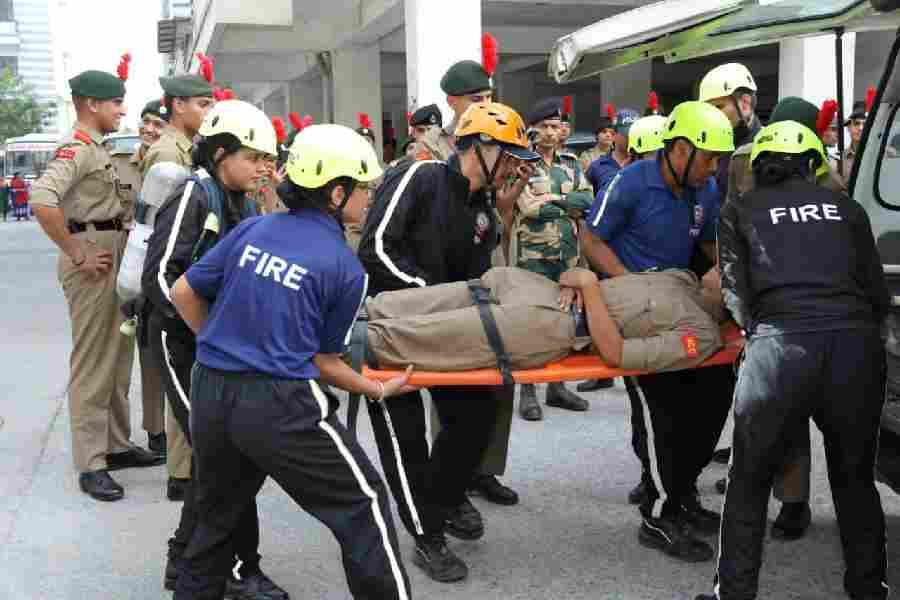 देहरादून में हवाई हमला, सायरन बजा, शहर में ब्लैक आउट, प्रशासन ने सिविल डिफेंस मॉक अभ्यास में परखी तैयारी