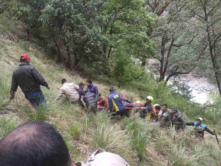 गंगोत्री धाम जा रहा हेलीकॉप्टर हुआ क्रैश, 5 यात्रियों के साथ पायलट की हुई मौके पर मृत्यु, मुख्यमंत्री धामी ने हादसे की जांच के दिए निर्देश
