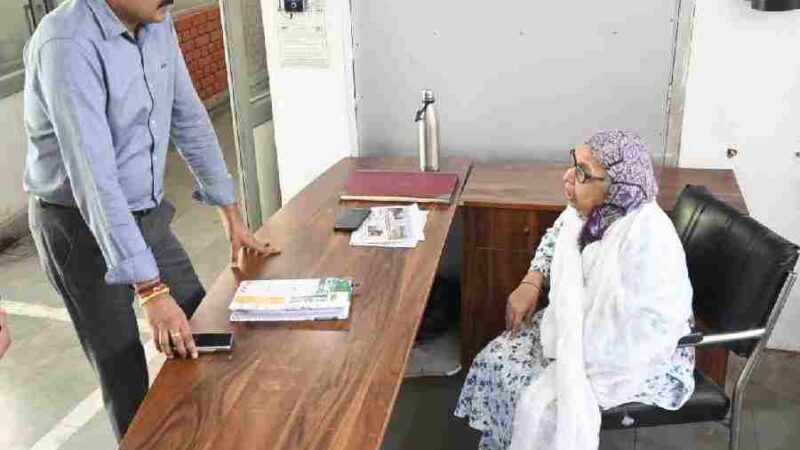 दून पुलिस फिर बनी असहाय बुजुर्ग महिला का सहारा,  एसएसपी देहरादून द्वारा शिकायत का त्वरित संज्ञान लेकर दिये थे बुजुर्ग महिला की हर सम्भव सहायता के निर्देश
