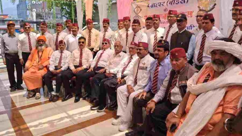 सेना की 4 महार (बोर्डस्) के पूर्व सैनिकों ने अपनी बटालियन का 77वाँ स्थापना दिवस बड़ी धूमधाम से मनाया