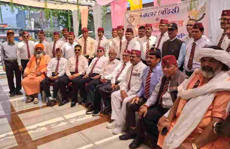 सेना की 4 महार (बोर्डस्) के पूर्व सैनिकों ने अपनी बटालियन का 77वाँ स्थापना दिवस बड़ी धूमधाम से मनाया