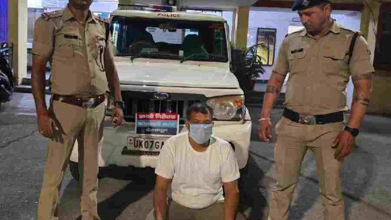 नगर निगम रिकार्ड कार्यालय में हुई चोरी की घटना का दून पुलिस ने किया खुलासा, एक अभियुक्त को किया गिरफ्तार, अभियुक्त की निशानदेही पर घटना में चोरी किये गए रजिस्टर को आशारोड़ी के जंगल से किया बरामद