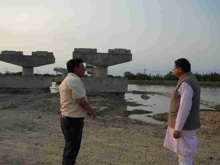 मुख्यमंत्री ने किया भारत-नेपाल सीमा पर निर्माणाधीन मार्ग का निरीक्षण