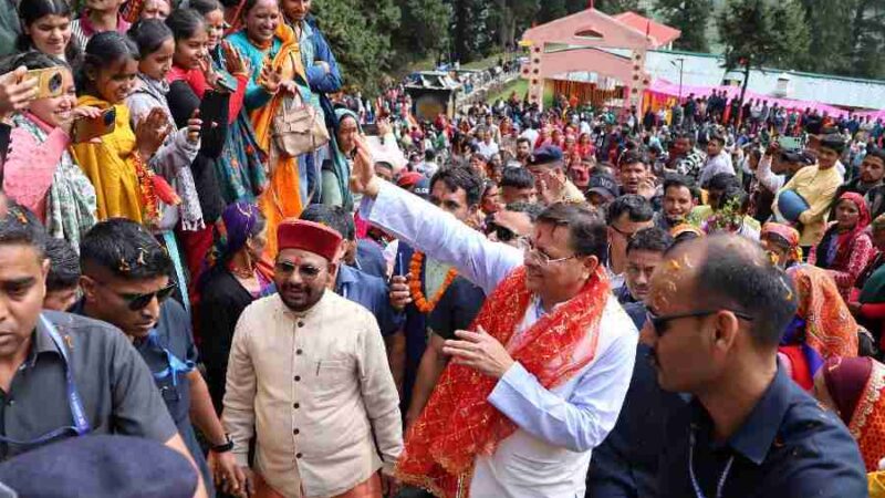 मुख्यमंत्री धामी ने लाटू धाम पहुंचकर पूजा-अर्चना कर देश और राज्य की सुख समृद्धि और कल्याण की कामना की