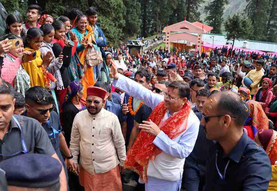 मुख्यमंत्री धामी ने लाटू धाम पहुंचकर पूजा-अर्चना कर देश और राज्य की सुख समृद्धि और कल्याण की कामना की
