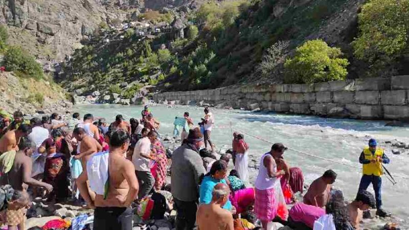 माणा गांव में शुरू हुआ पुष्कर कुंभ, दक्षिण भारत के श्रद्धालुओं ने लगाई आस्था की डुबकी, 12 वर्षों बाद माणा गांव के केशव प्रयाग में पुष्कर कुंभ का हो रहा आयोजन