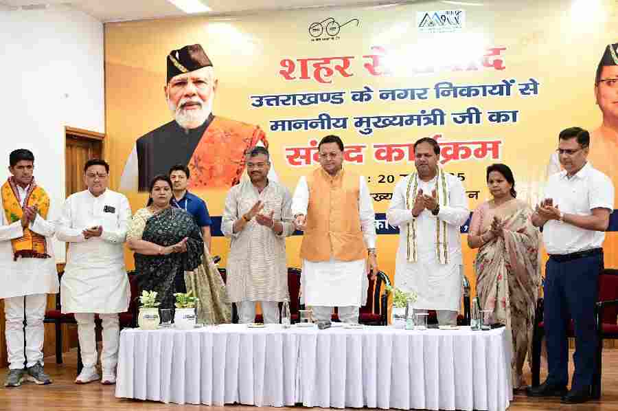 सीएम धामी ने नगर निगम महापौर एवं नगर पालिका अध्यक्षों से किया संवाद, शहरी विकास विभाग द्वारा महिला स्वयं सहायता समूहों की सहायता हेतु तैयार तीन वेब पोर्टल किये लॉन्च