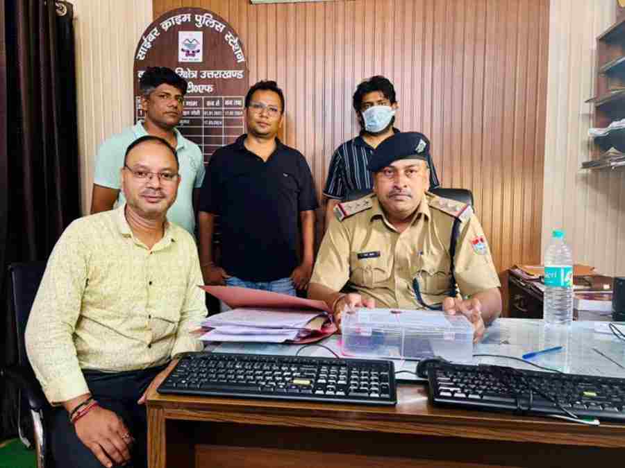 एसटीएफ देहरादून और साइबर क्राइम पुलिस स्टेशन रुद्रपुर के संयुक्त अभियान में साईबर धोखाधडी के सरगना 1 अभियुक्त को  देहरादून से किया गिरफ्तार, ऑनलाईन ट्रेडिंग में निवेश कर अधिक मुनाफे का लालच देकर कर रहा था धोखाधडी